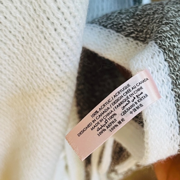 La Vie En Rose Colour Block White Grey Knitted Turtleneck Poncho One Size - Picture 9 of 14